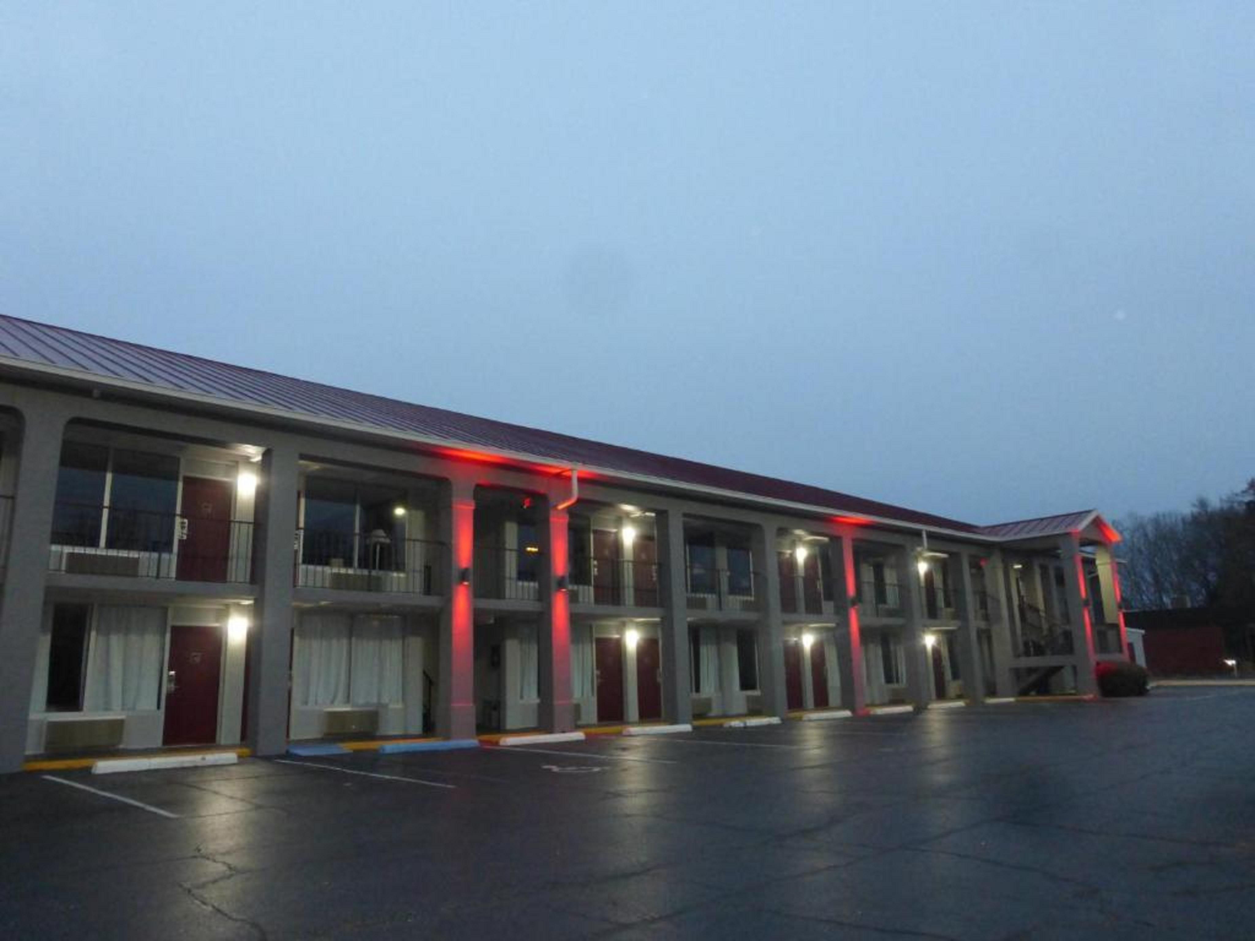 Red Roof Inn Evergreen Eksteriør billede